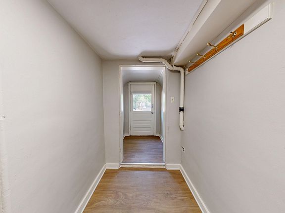 4th image of 611 University Ave APT B