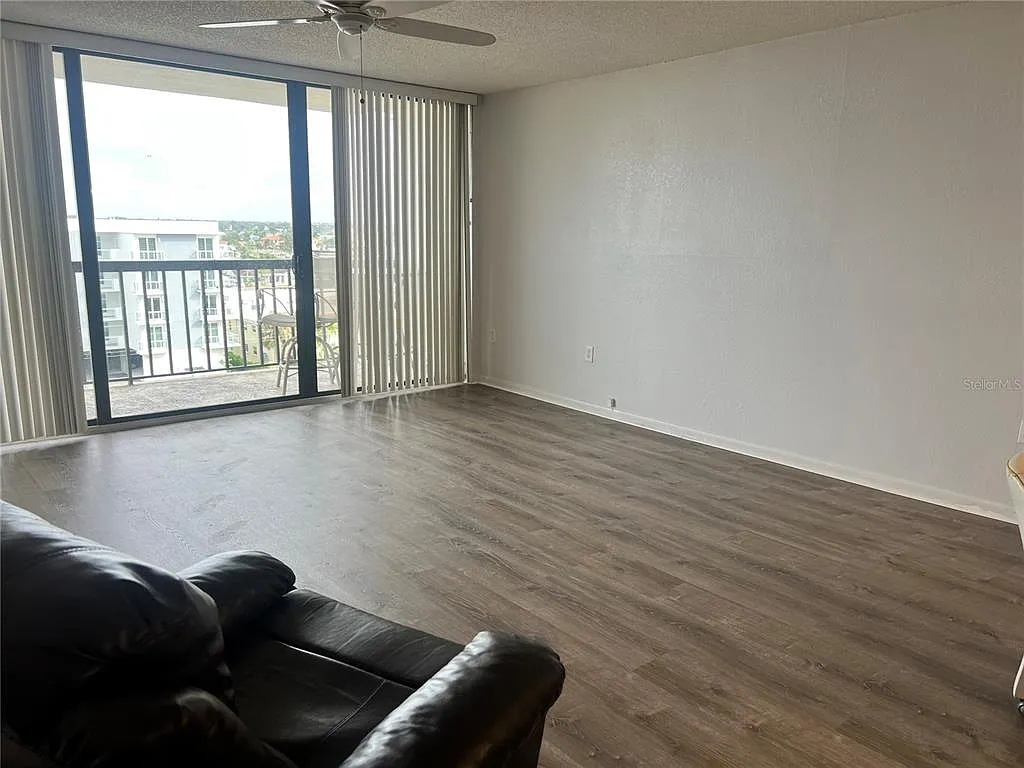 Building Photo - 400 Island Way #608