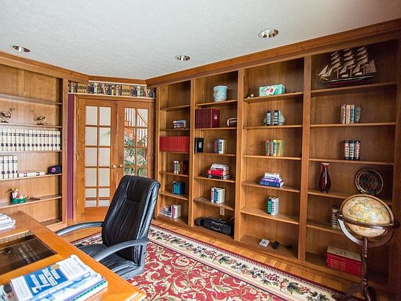 5th image of 3059 Forest Lake Dr