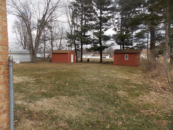 2nd image of 2433 Thomas Dr