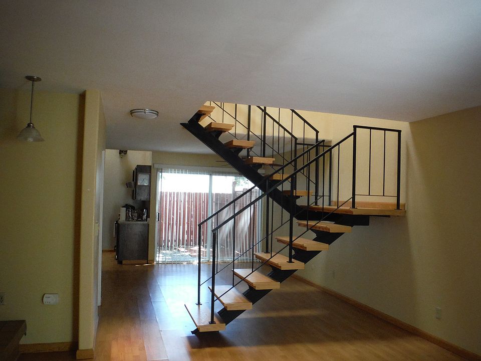 1st image of 1527 Royal Way APT 4