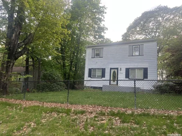30 Hawkins Avenue, Medford, NY 11763