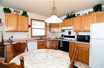 3rd image of 3843 Western Dr