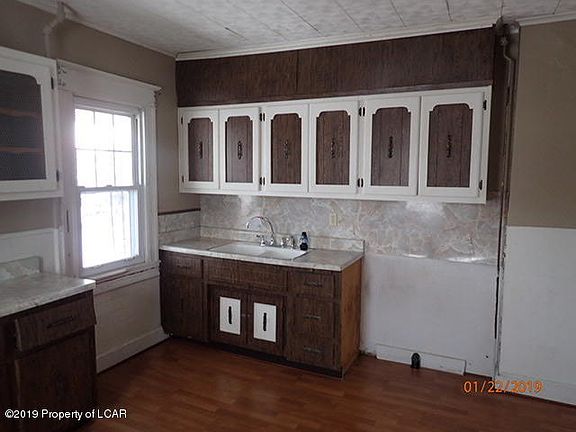 5th image of 610-612 Lincoln St