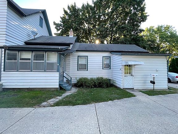 2nd image of 454 Crescent St NE #454