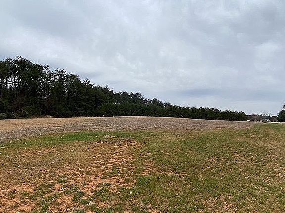 4th image of 1010 Old Hickory Ct