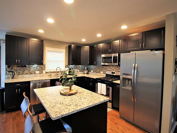 4th image of 802 Woodbine Cir