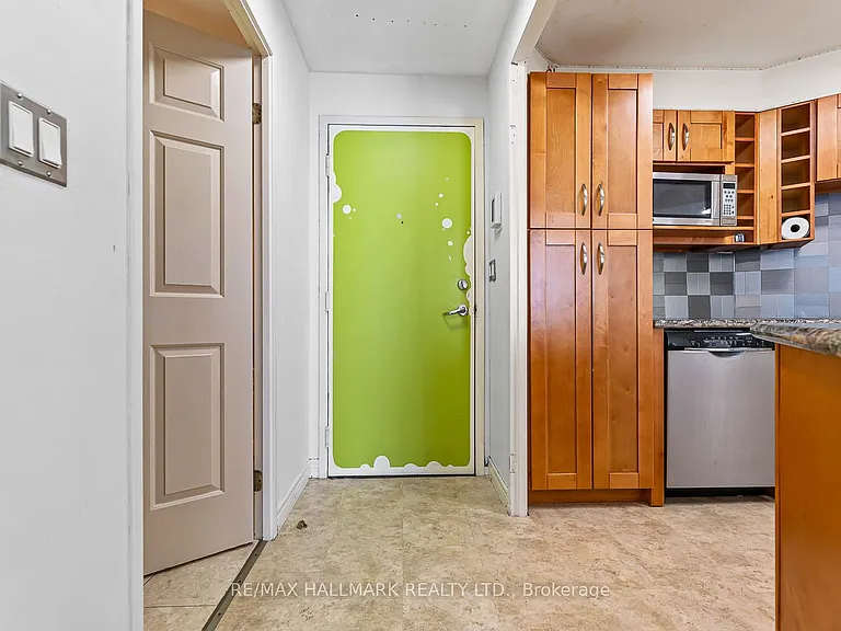 7 Carlton St #1813 — Photo 8