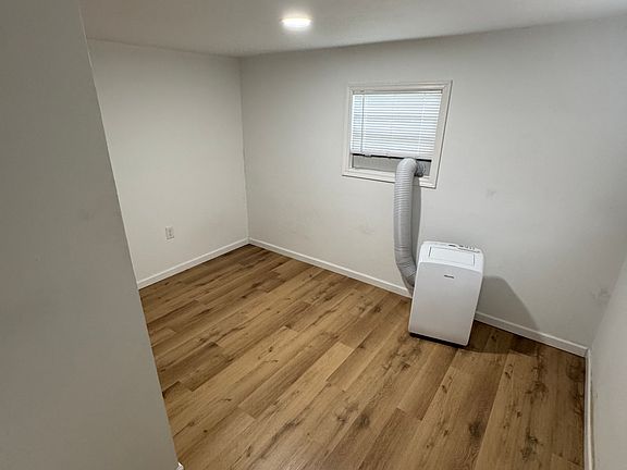 4th image of 1101 Davis St NE #5