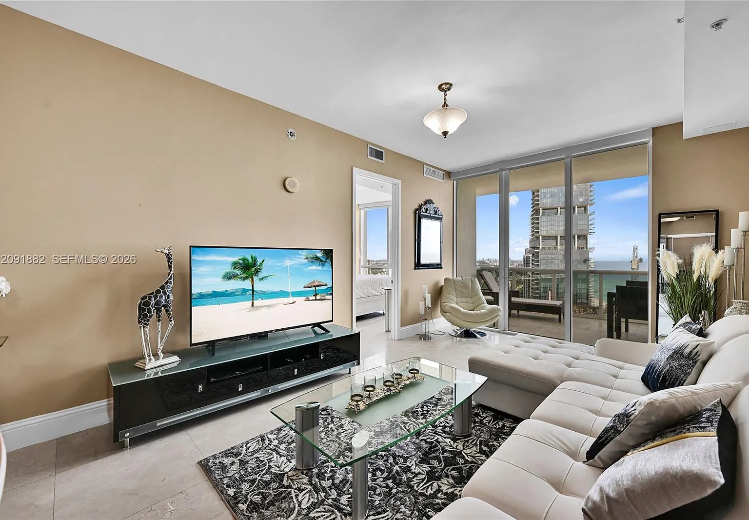 Trump Royale Condo — Photo 3