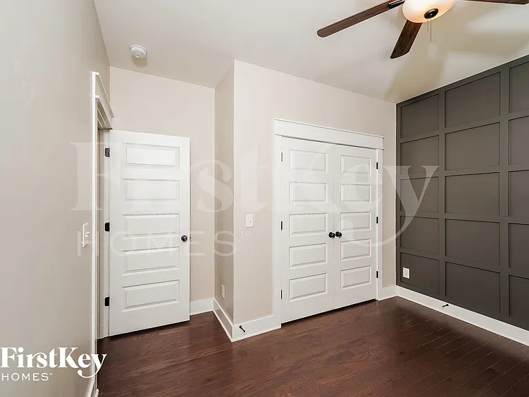 1300 Shades Ter — Photo 11