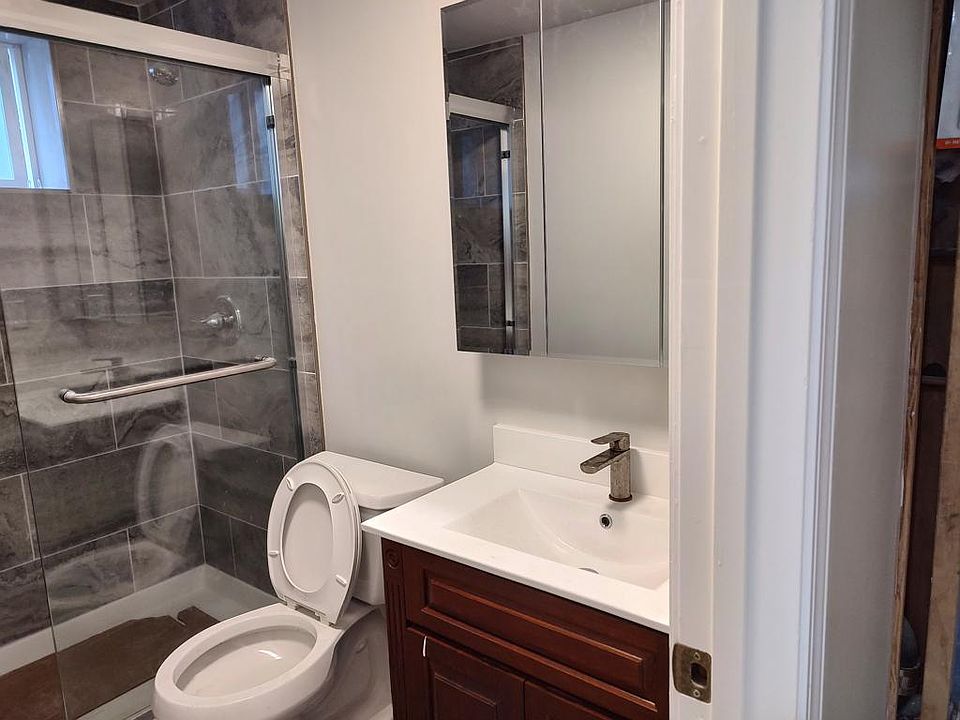 1st image of 221 Saint Catherine Dr