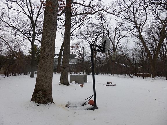 4th image of 258 East Ln