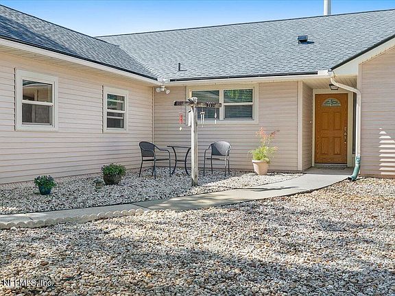 2nd image of 820 Ashwood Ct