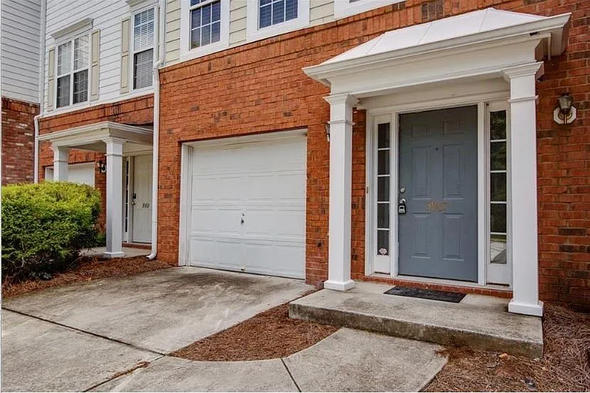 4 bed, 4.0 bath, 1902 sqft, $2,300 — Photo 2