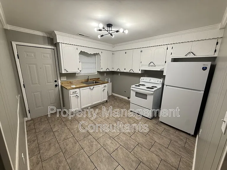 2800 E 10th Ave — Photo 7