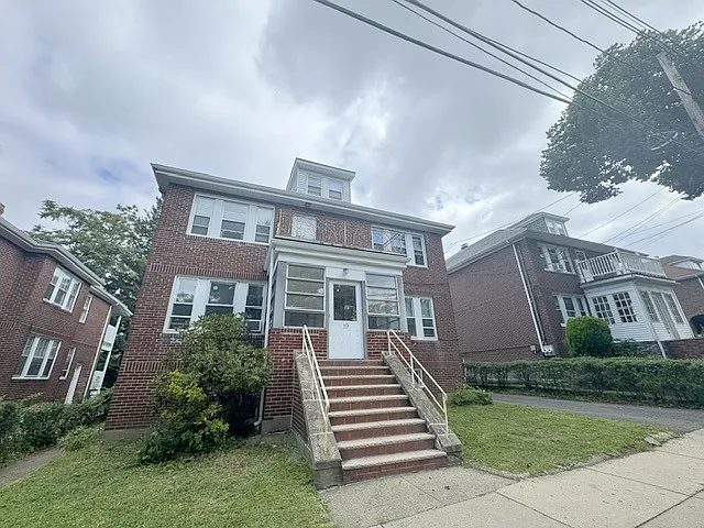 3 bed, 1350 sqft, $3,300 — Photo 1
