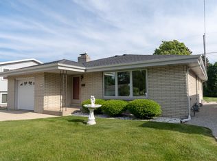 1917 E Van Beck Ave, Saint Francis, WI