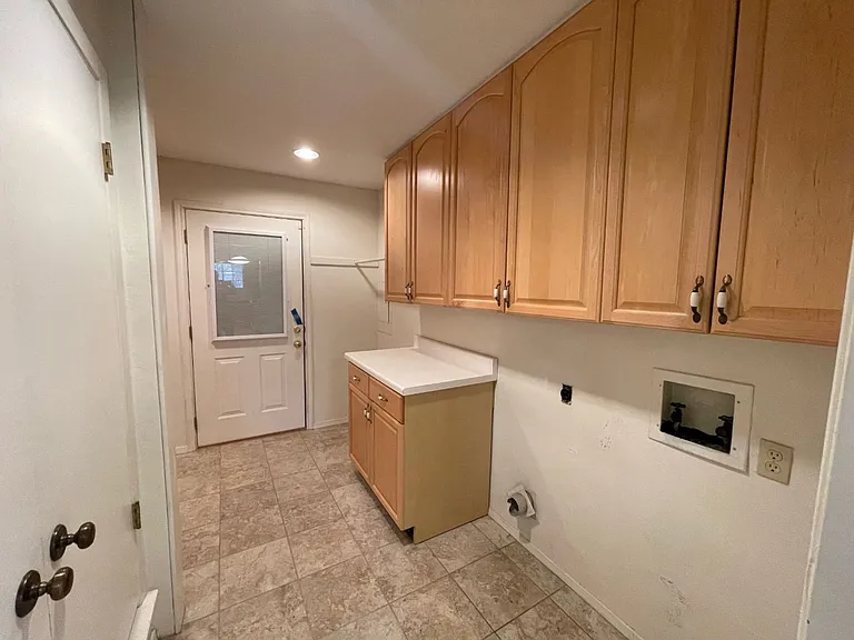 1905 Fox Hill Ct — Photo 6