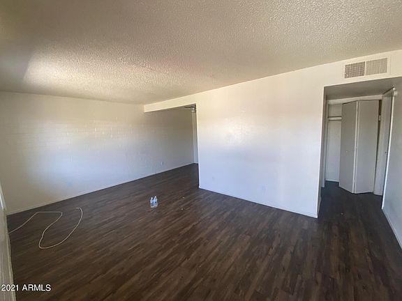 3rd image of 528 W 9th Pl APT C