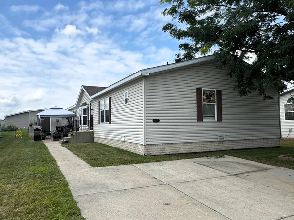 8537 Michael Dr, Newport, MI 48166