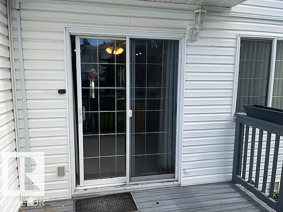 4th image of 1033 Youville Dr W