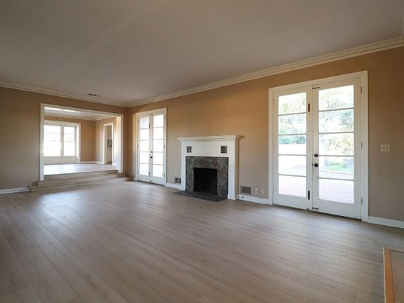 3rd image of 326 E Camino Colegio