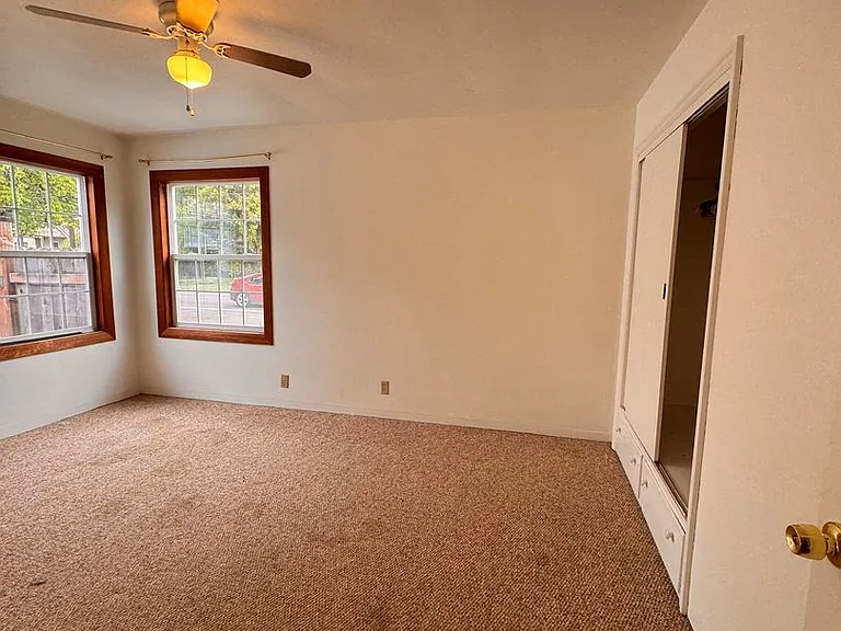 1019 NW Buchanan Ave — Photo 11