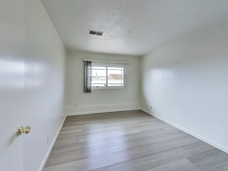 310 Castle St — Photo 12