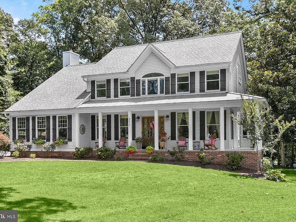 1st image of 211 Serenade Ct