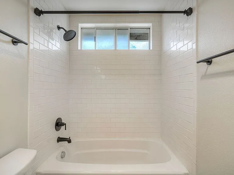 749 Highland St — Photo 18