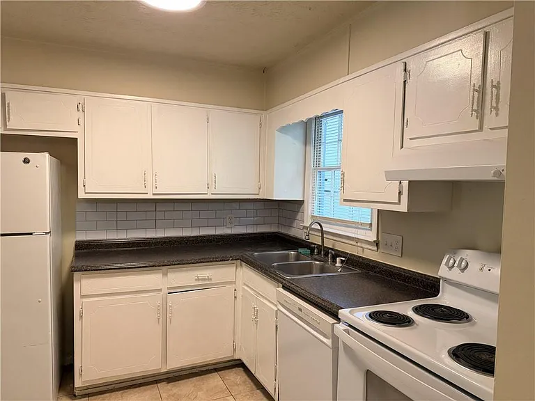 728 Burnt Creek Dr NW #B — Photo 6