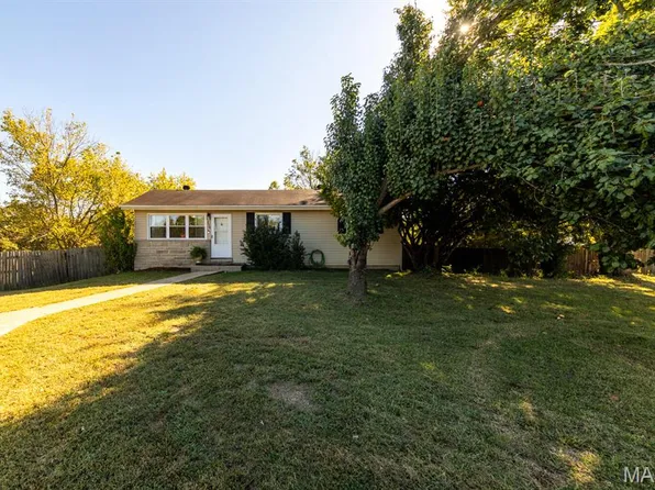 330 Kronos Dr, De Soto, MO 63020