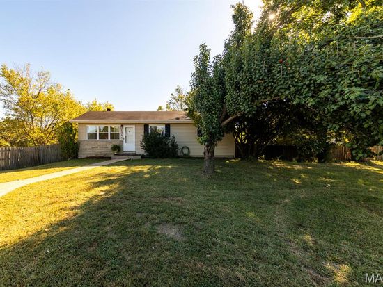 330 Kronos Dr, De Soto, MO 63020