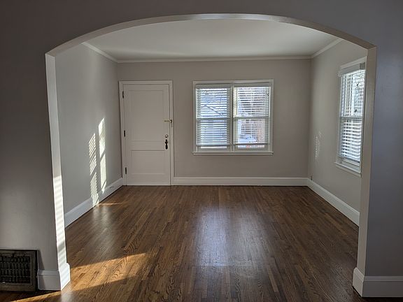 5th image of 4326 28th Ave S