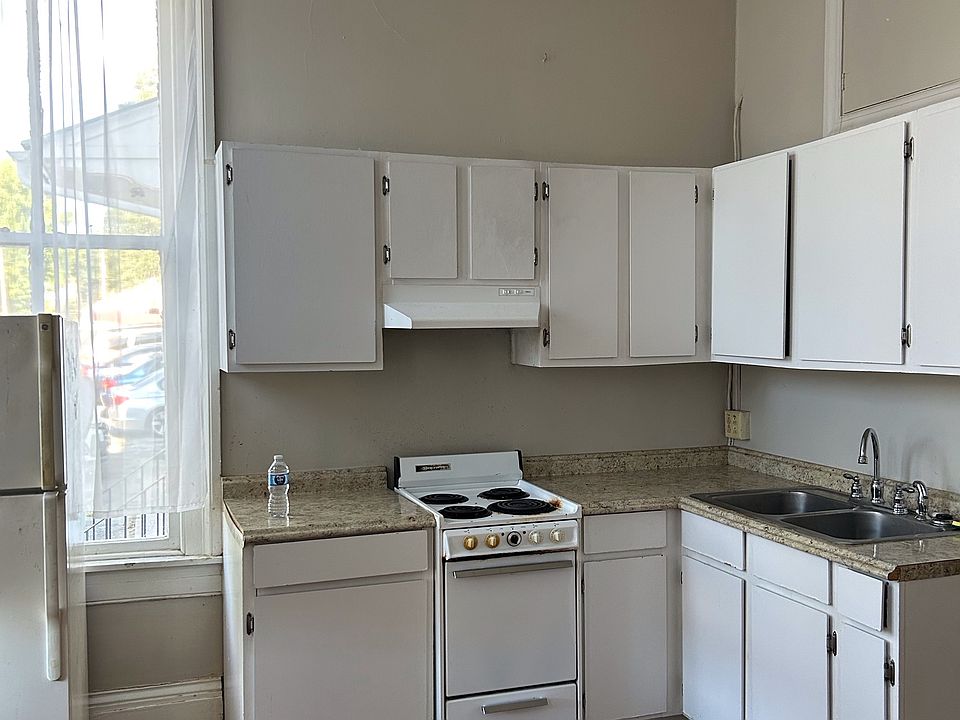 2nd image of 321 N Loudoun St #1A