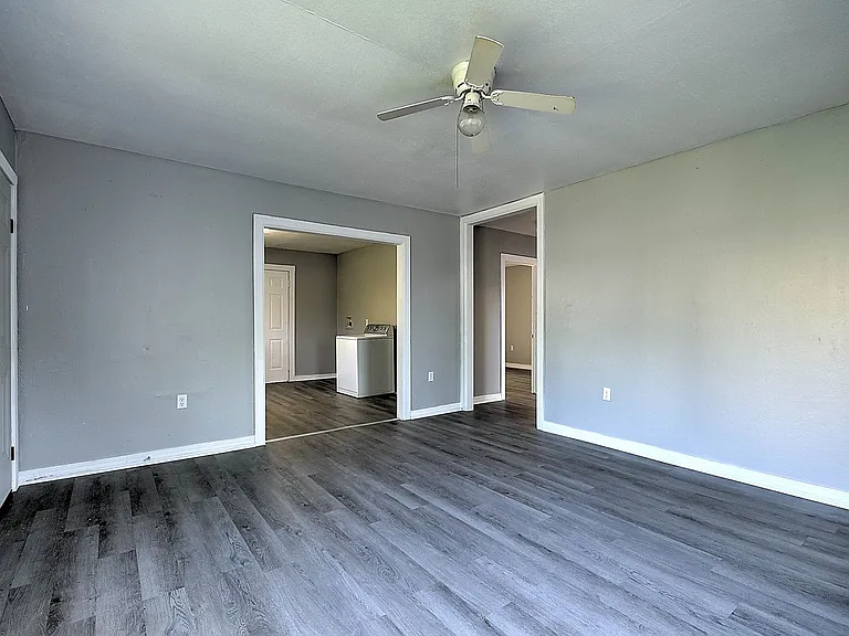 304 N Hardin St — Photo 21
