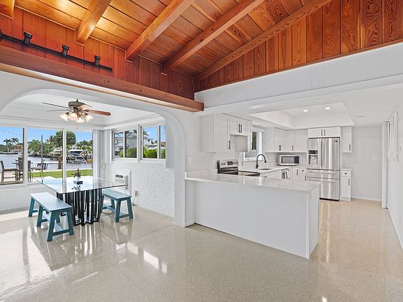 5th image of 2301 N Ocean Blvd #1
