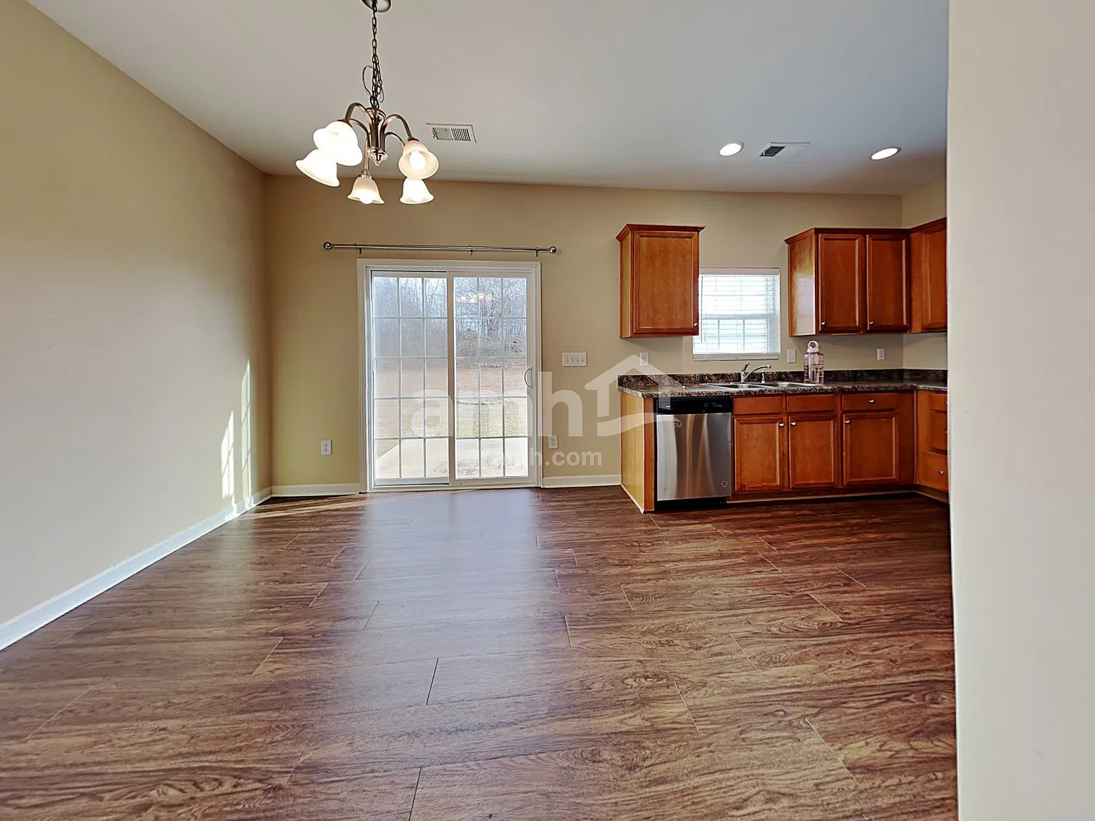 4 bed, 2.5 bath, 1750 sqft, $2,120 — Photo 4
