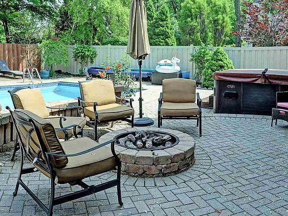 4th image of 2426 Forest Manor Ct