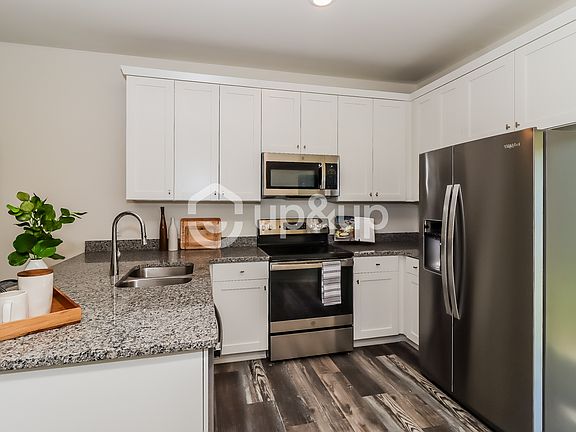 4th image of 933 Ranchero St