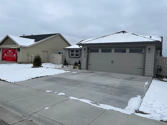 3 bed, 1242 sqft, $1,900 — Photo 2