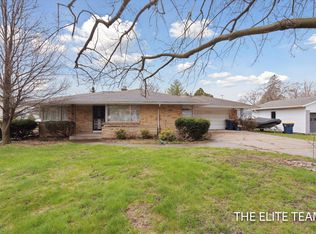 2722 Cascade Rd SE, East Grand Rapids, MI 49506