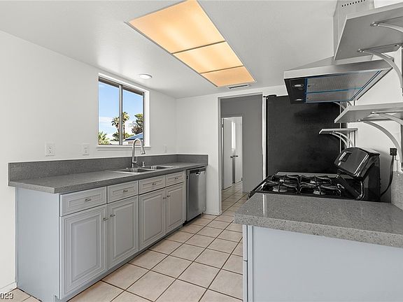 3rd image of 4954 Monterrey Ave
