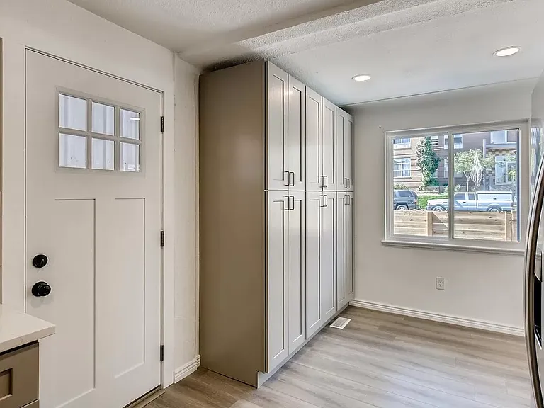 1526 N Wolff St — Photo 7