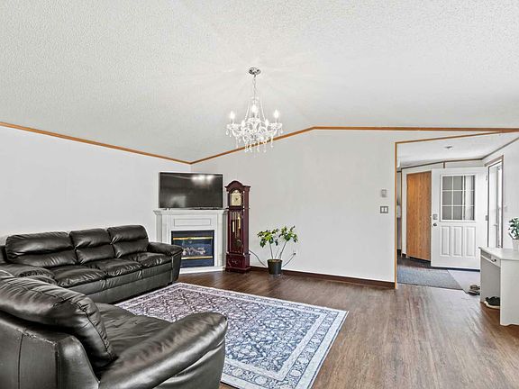 4th image of 10209 95th St