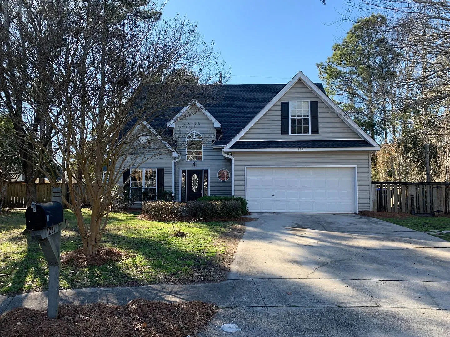 Spacious Three Bedroom Home in Mount Pleasant — Photo 1