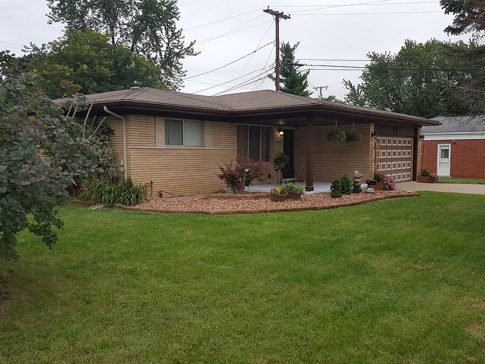 Front yard facing North