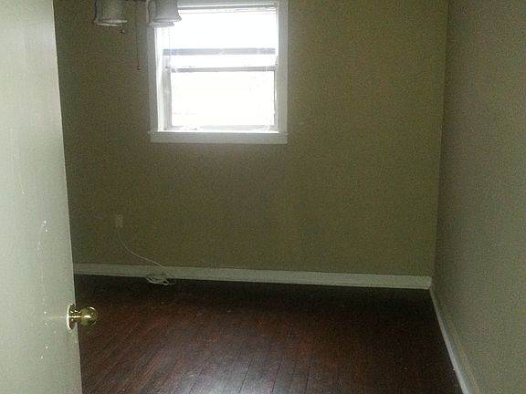 4th image of 1700 W 23rd St