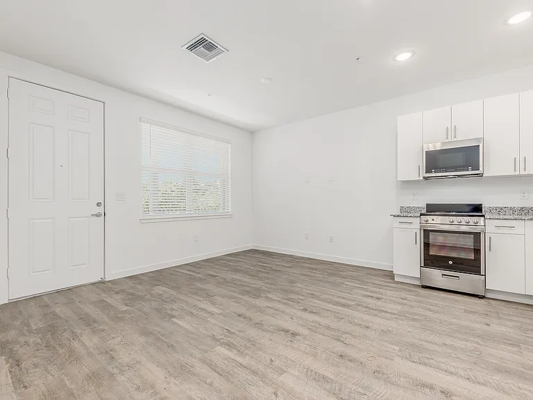 1010 Dakota Dr — Photo 11